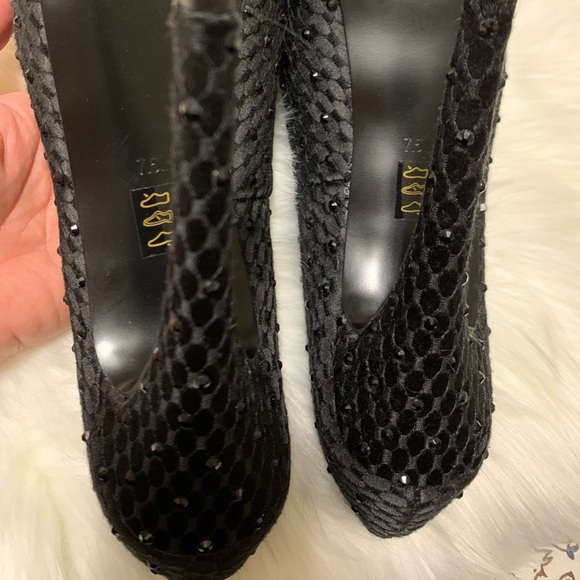 Steve Madden Redcarpt Satin Black Rhinestones - Picture 14 of 16